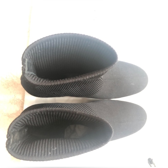 VINCE
Tasha Rib-Knit Cylinder Heel Sock Booties ( only used once, look like new) - Picture 5 of 5